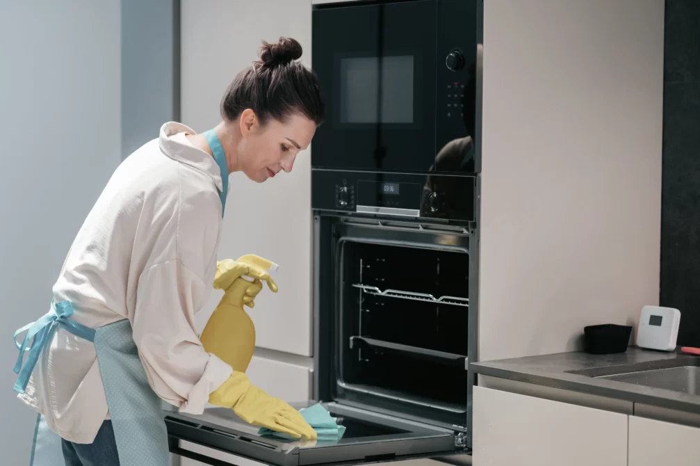 cleaning kitchen housewife yellow gloves cleaning kitchen min Value Maids - New South Wales | Become Your Own Boss