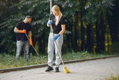 couple collects leaves cleans park compressed Outdoor Cleaning