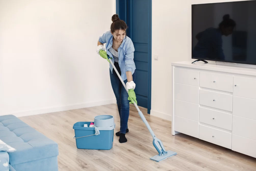 housewife woking home lady blue shirt woman clean floor min 1 Value Maids - New South Wales | Become Your Own Boss
